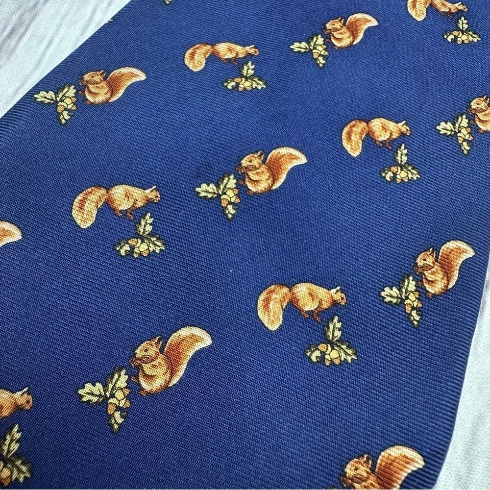 Brooks Brothers makers Blue squirrel acorn all over Patterned silk Tie preppy